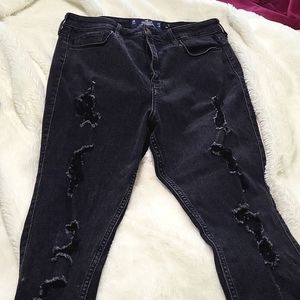 Hollister size 13 junior jeans. (31 w, 30L) Black